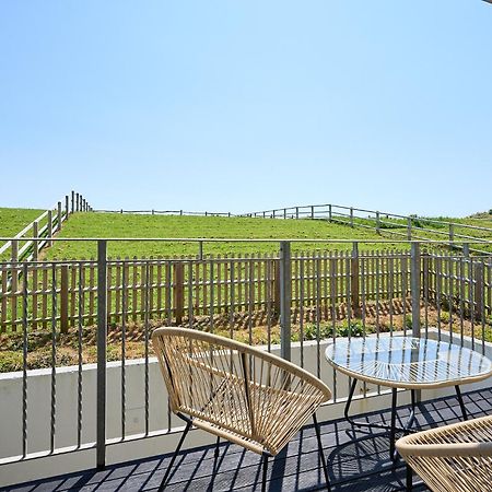 Spacious 1 Bed Apt - Stunning Views & Private Parking - 5 Mins To Beach - Dog Friendly - Close To Ventnor, Shanklin & Sandown - Ideal For Friends, Families & Business Travellers - Sleeps Up To 4 Guests - Managed By "Greenstay Serviced Accommodation" Bonchurch Zewnętrze zdjęcie