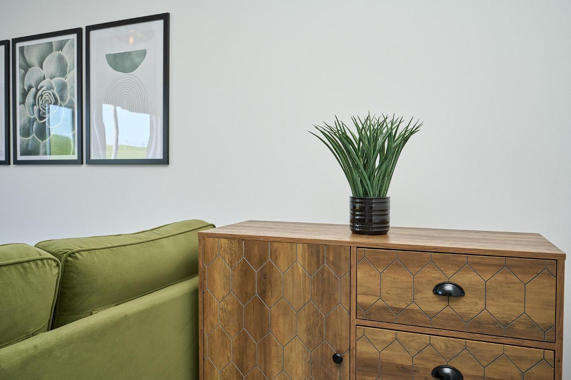 Spacious 1 Bed Apt - Stunning Views & Private Parking - 5 Mins To Beach - Dog Friendly - Close To Ventnor, Shanklin & Sandown - Ideal For Friends, Families & Business Travellers - Sleeps Up To 4 Guests - Managed By "Greenstay Serviced Accommodation" Bonchurch Zewnętrze zdjęcie