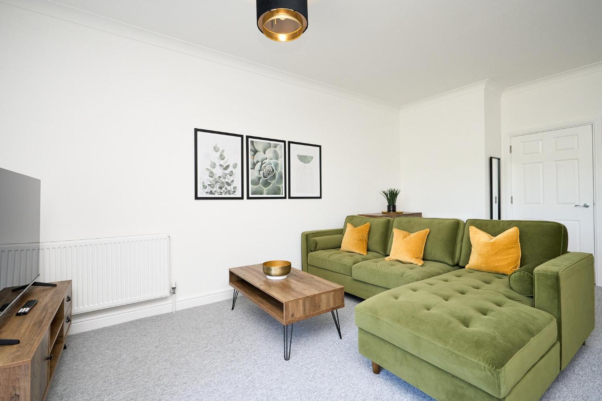 Spacious 1 Bed Apt - Stunning Views & Private Parking - 5 Mins To Beach - Dog Friendly - Close To Ventnor, Shanklin & Sandown - Ideal For Friends, Families & Business Travellers - Sleeps Up To 4 Guests - Managed By "Greenstay Serviced Accommodation" Bonchurch Zewnętrze zdjęcie