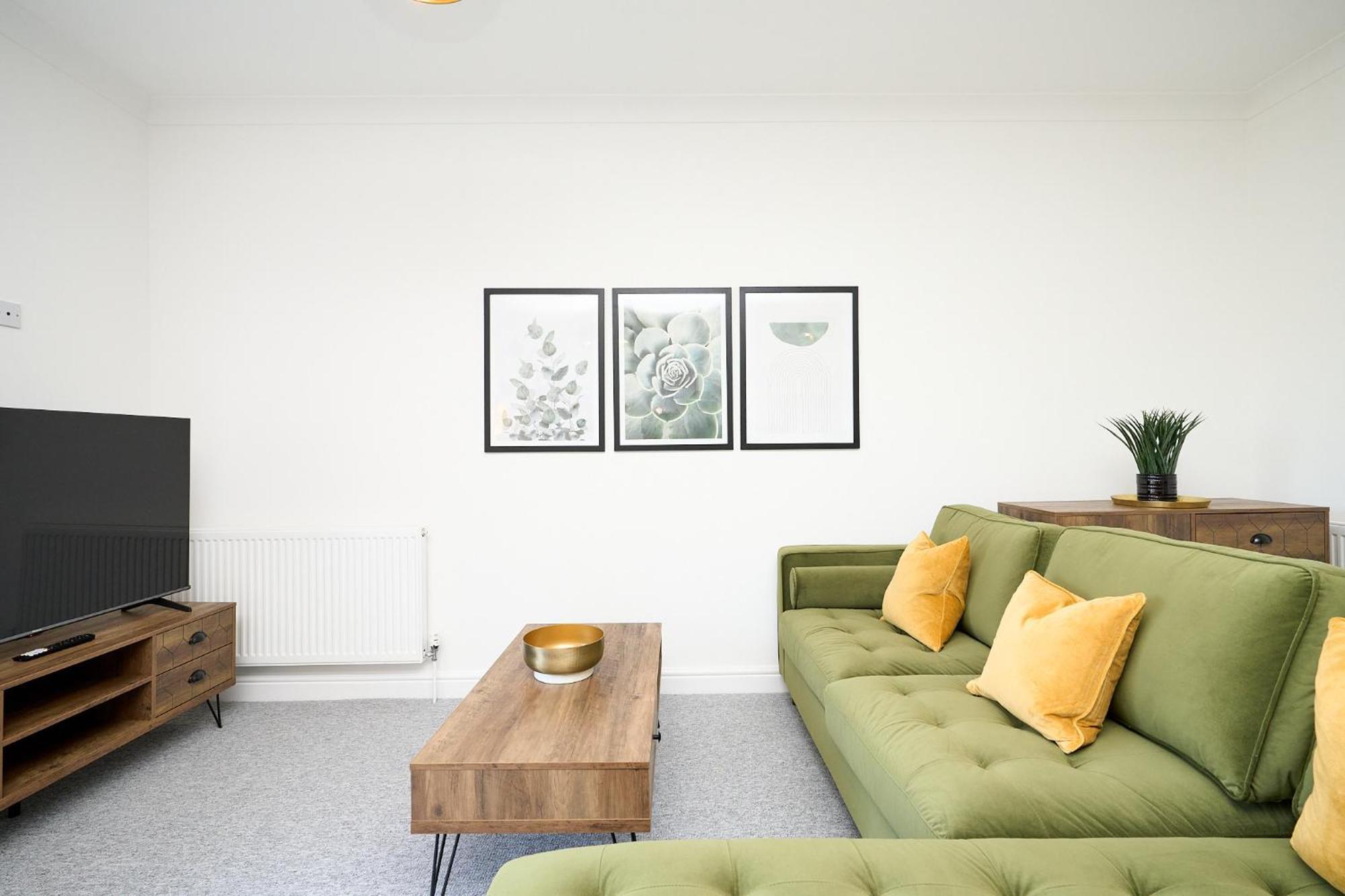 Spacious 1 Bed Apt - Stunning Views & Private Parking - 5 Mins To Beach - Dog Friendly - Close To Ventnor, Shanklin & Sandown - Ideal For Friends, Families & Business Travellers - Sleeps Up To 4 Guests - Managed By "Greenstay Serviced Accommodation" Bonchurch Zewnętrze zdjęcie